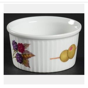 Royal Worcester- Evesham 'M' ramekin